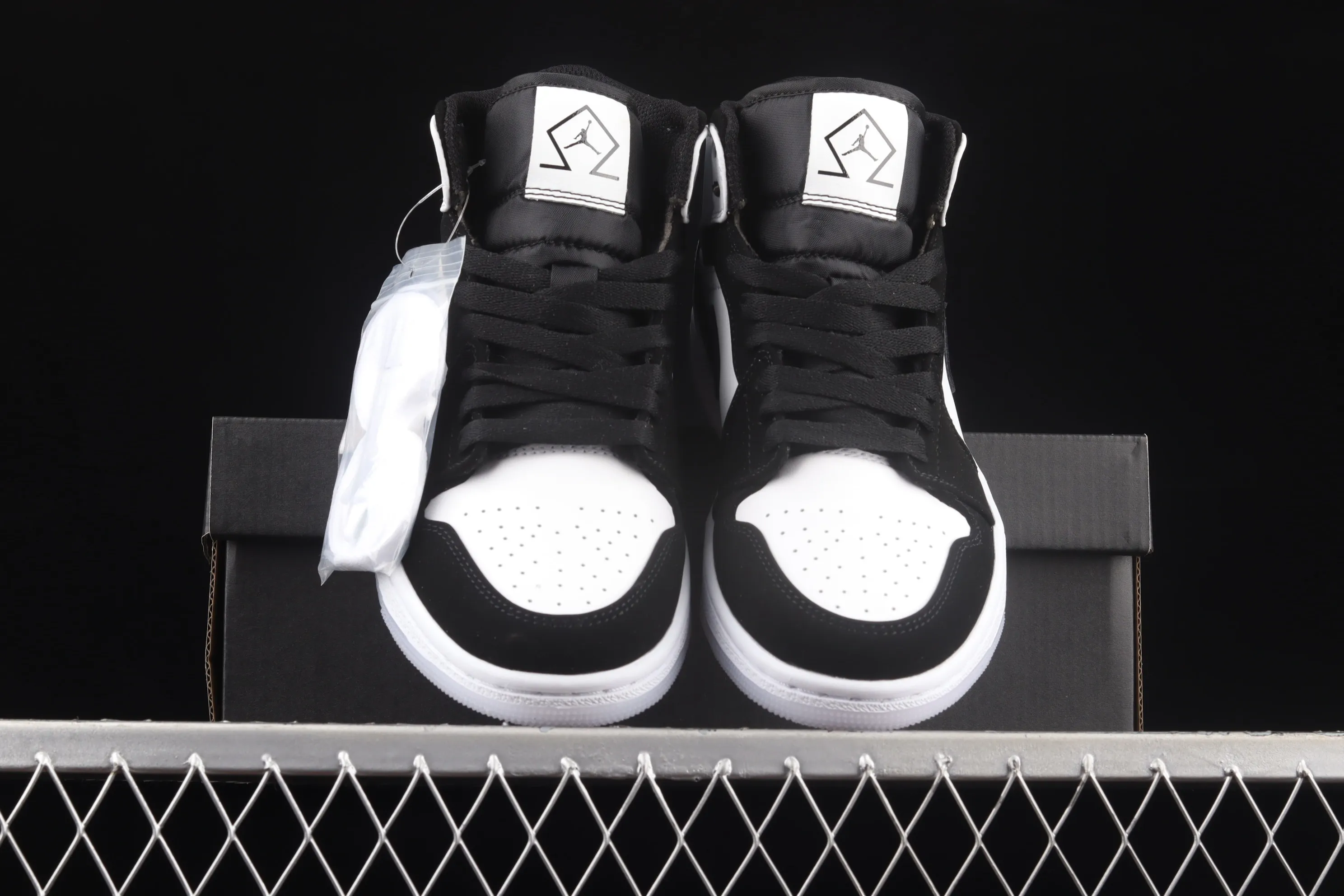 All categories Air Jordan Jordan series basketball shoes Air Jordan 1 Mid Air Jordan 1 Mid "Diamond Shorts" AJ1 Joe 1 Pearlescent White Black Panda DH6933-100